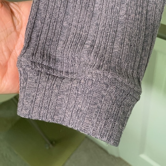 Lulu’s gray ribbed knit turtleneck crop lounge top size medium - Picture 5 of 9